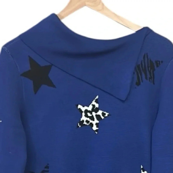 Investments Women’s Lagenlook Animal Print Stars Royal Blue Tunic Sweater Medium - Picture 5 of 13